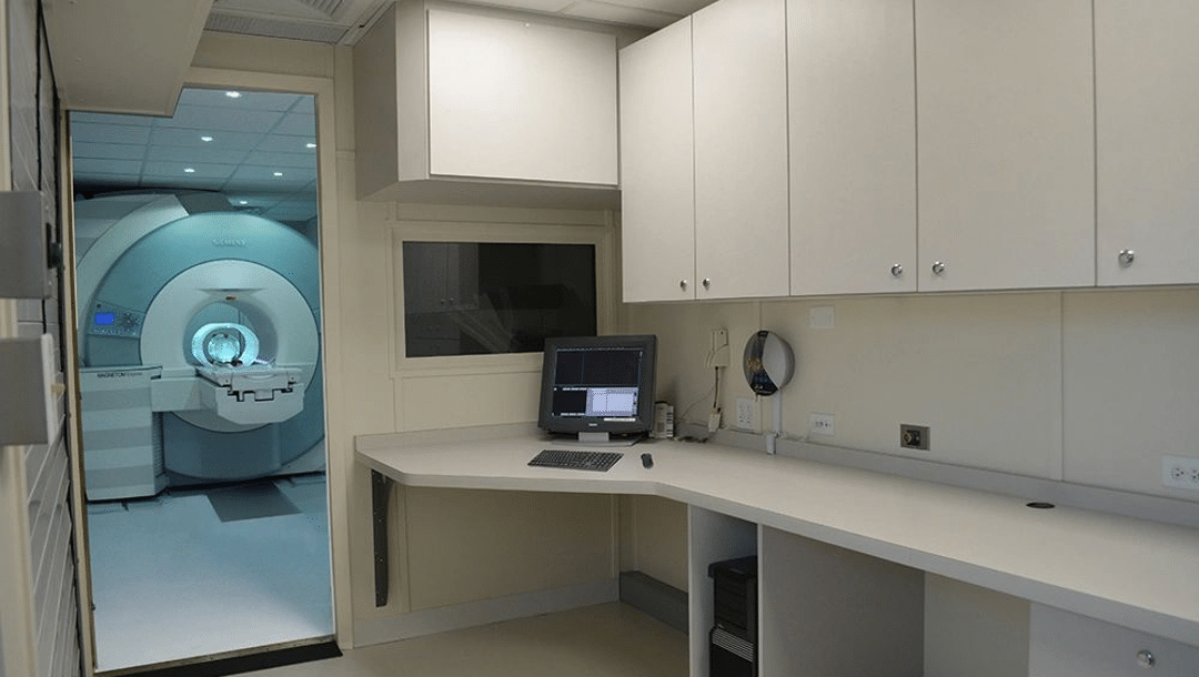 n_mobile_ mri_interior.jpg